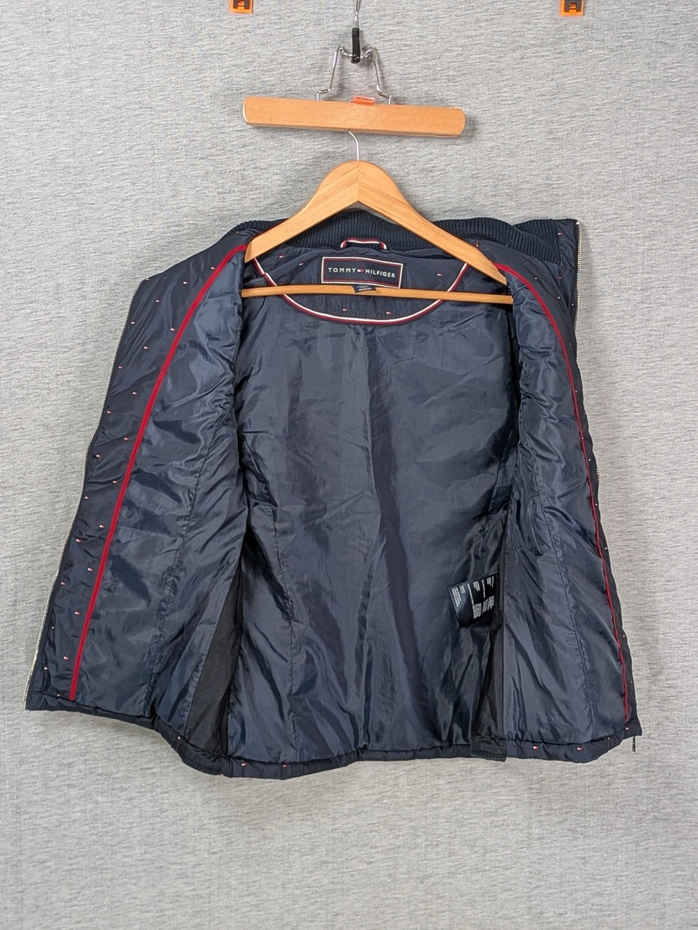 Tommy Hilfiger Quilted Chevron Puffer Vest- with flaw - Picture 7 of 12